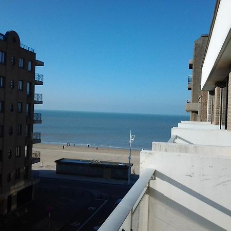 Zonnig Appartement Met Zeezicht Koksijde Exteriör bild