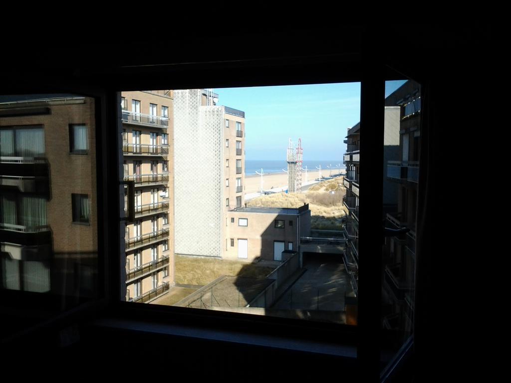 Zonnig Appartement Met Zeezicht Koksijde Exteriör bild